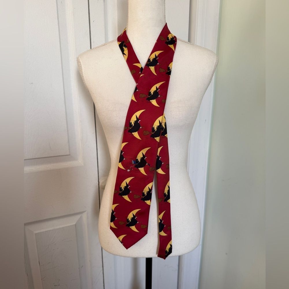 1980s Halloween themed Witches and Cat Novelty Tie by Lanheoth Tie Rack
